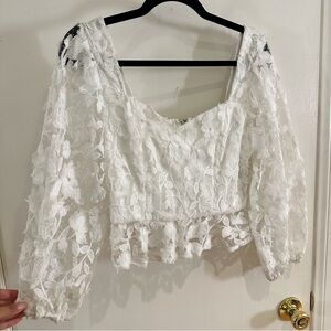 GUESS Elegant White Lace Women Top long sleeve size S. Amazing condition. NWT